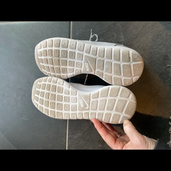 Women’s Nike Shoes - Picture 3 of 9